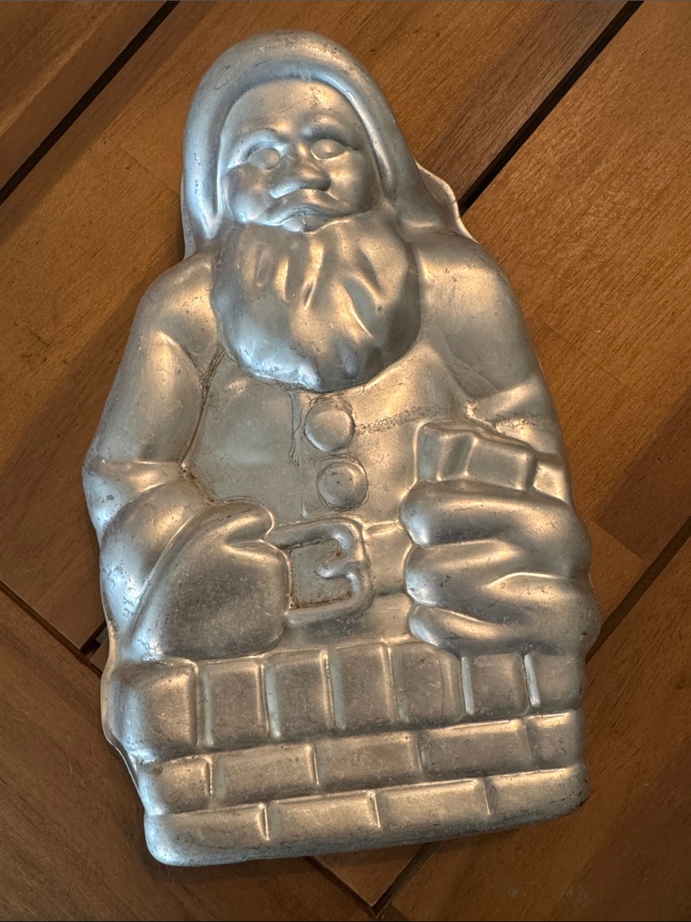 Nordic Ware Vintage Santa in Chimney 3D Stand Up Cake Pan Mold